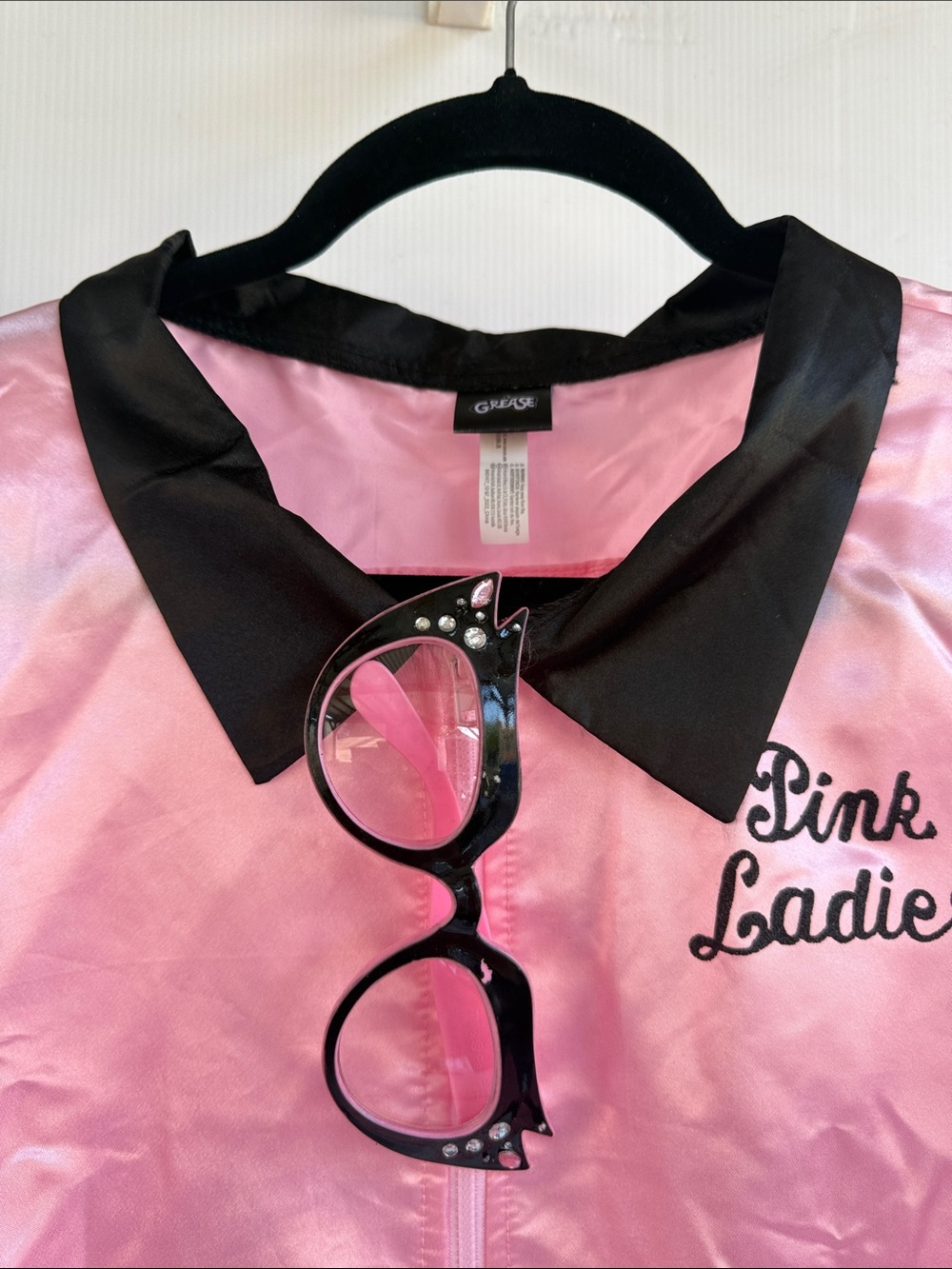 VTG GREASE PINK LADIES SATIN JACKET WITH MATCHING GLASSES COSTUME OS SATEEN 2002
